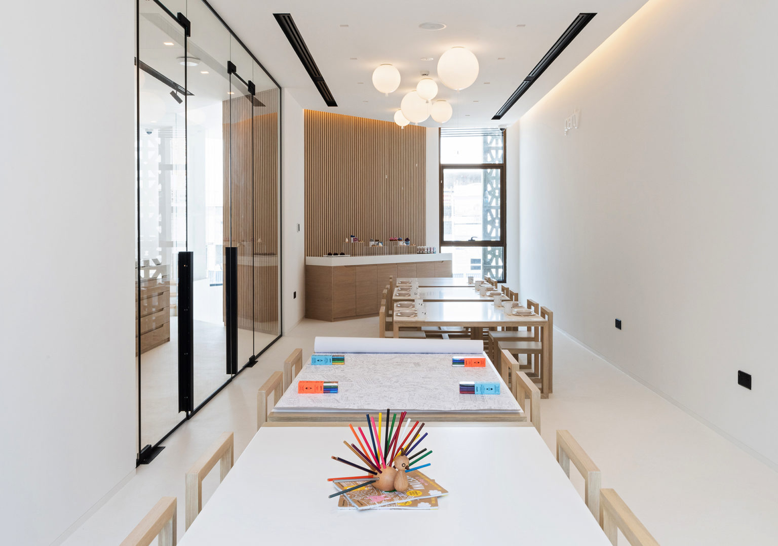 Realmomster White & The Bear Dubai Children Restaurant Concept 