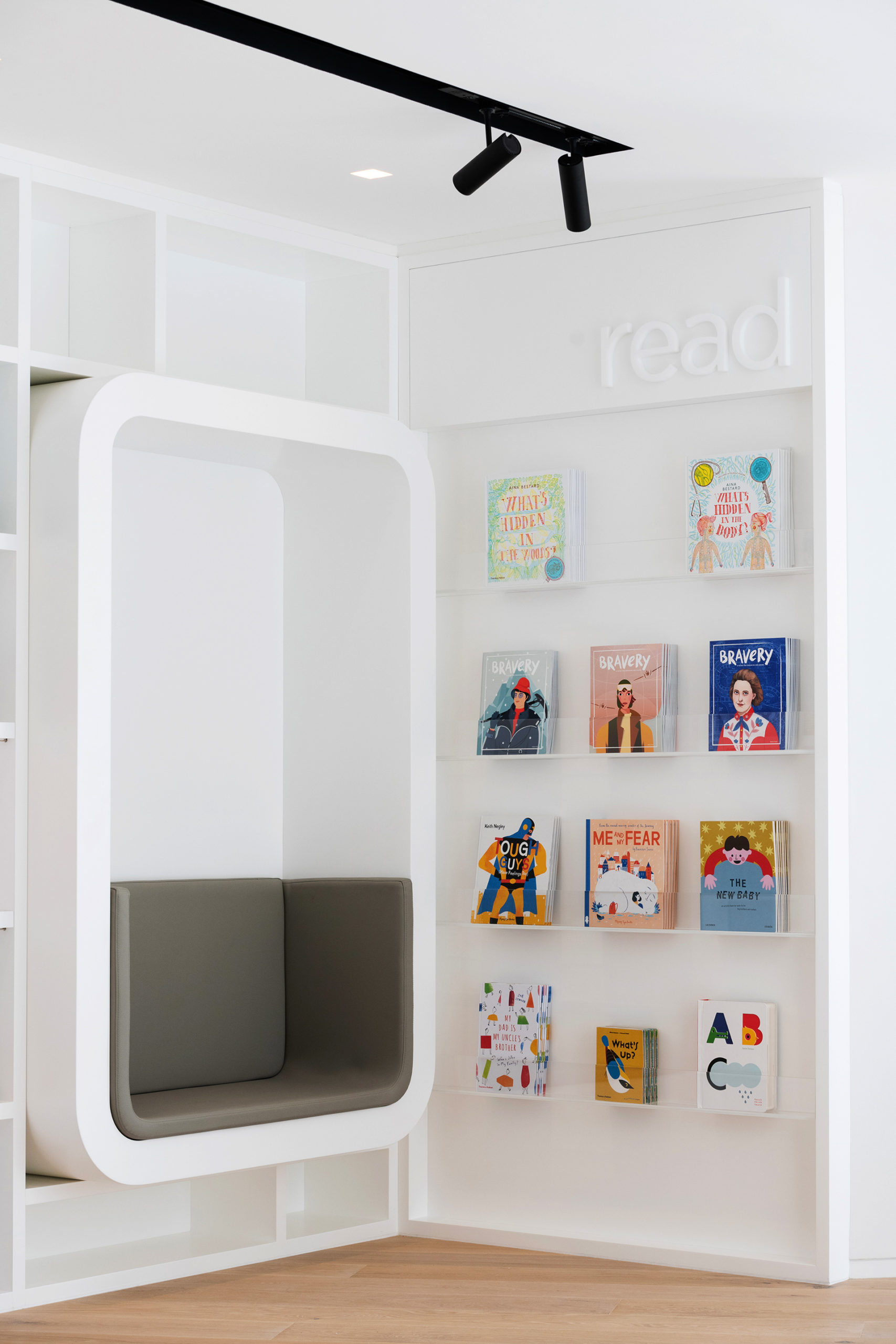 Realmomster White & The Bear Dubai Children Restaurant Concept 