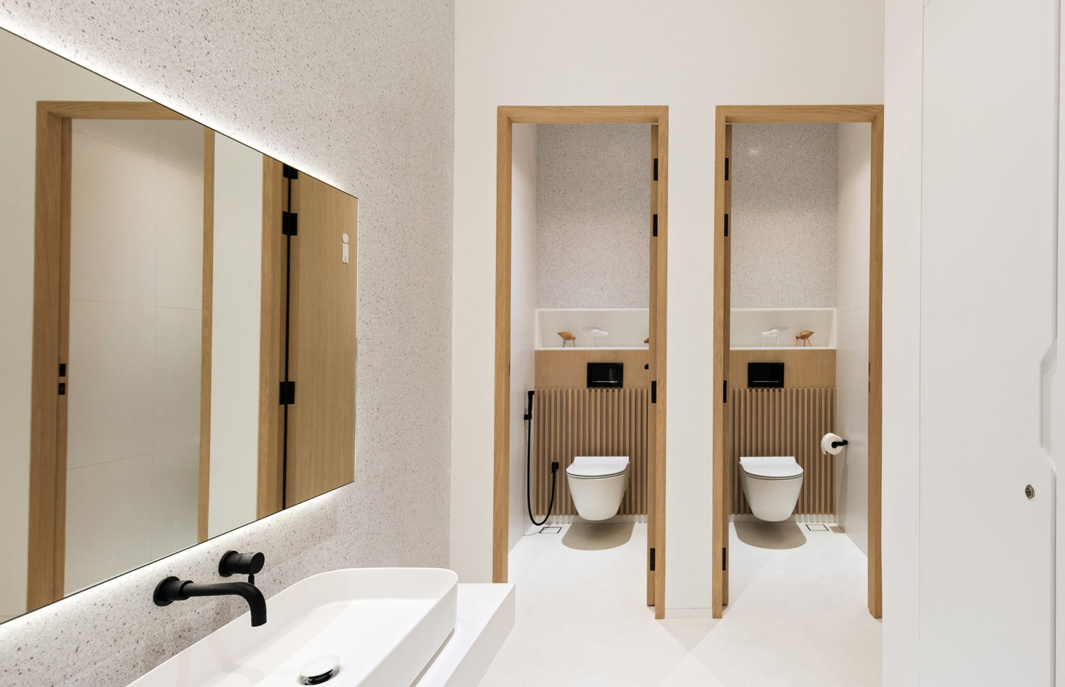 Realmomster White & The Bear Dubai Children Restaurant Concept 